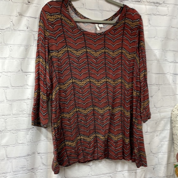 Cato brown design 14/16W stretchy top - Picture 3 of 6